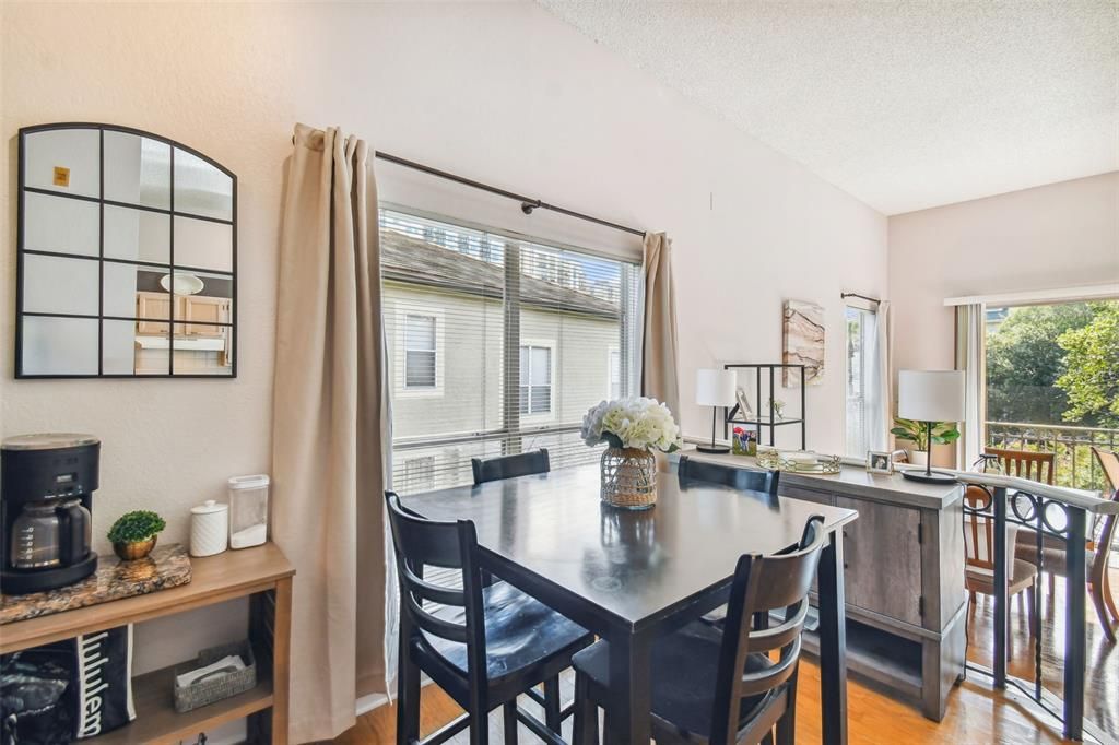 For Sale: $469,000 (1 beds, 1 baths, 1084 Square Feet)