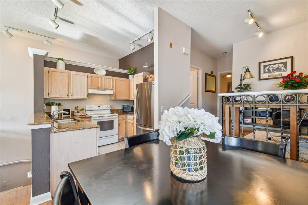 For Sale: $489,900 (1 beds, 1 baths, 1084 Square Feet)