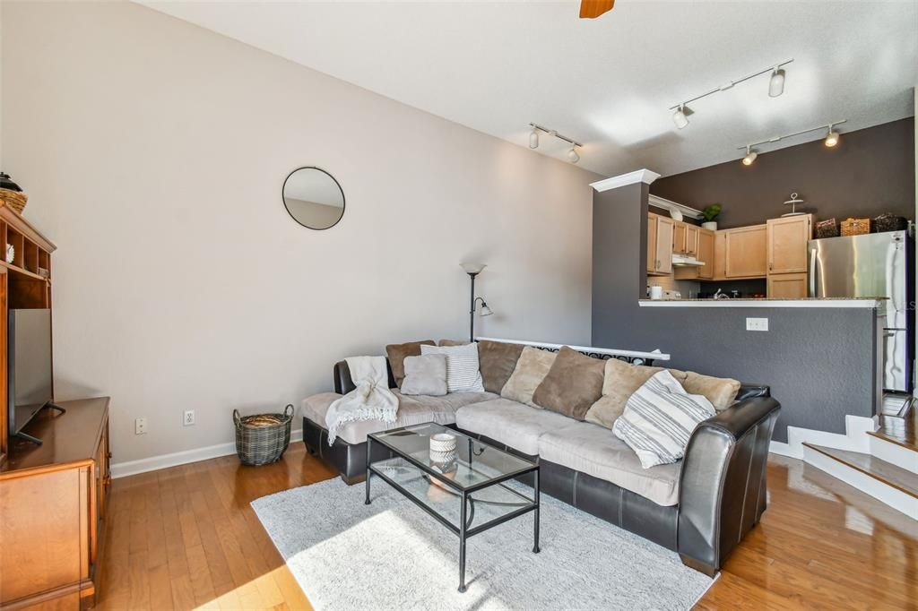 For Sale: $469,000 (1 beds, 1 baths, 1084 Square Feet)