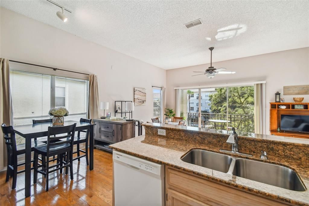 For Sale: $469,000 (1 beds, 1 baths, 1084 Square Feet)