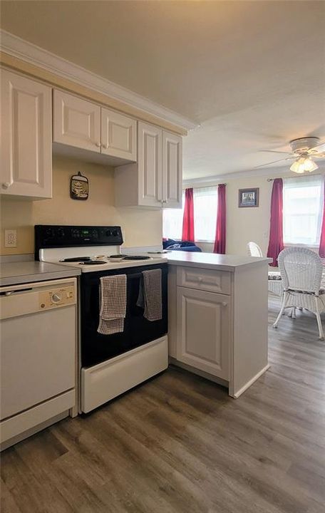 For Sale: $115,000 (2 beds, 1 baths, 840 Square Feet)