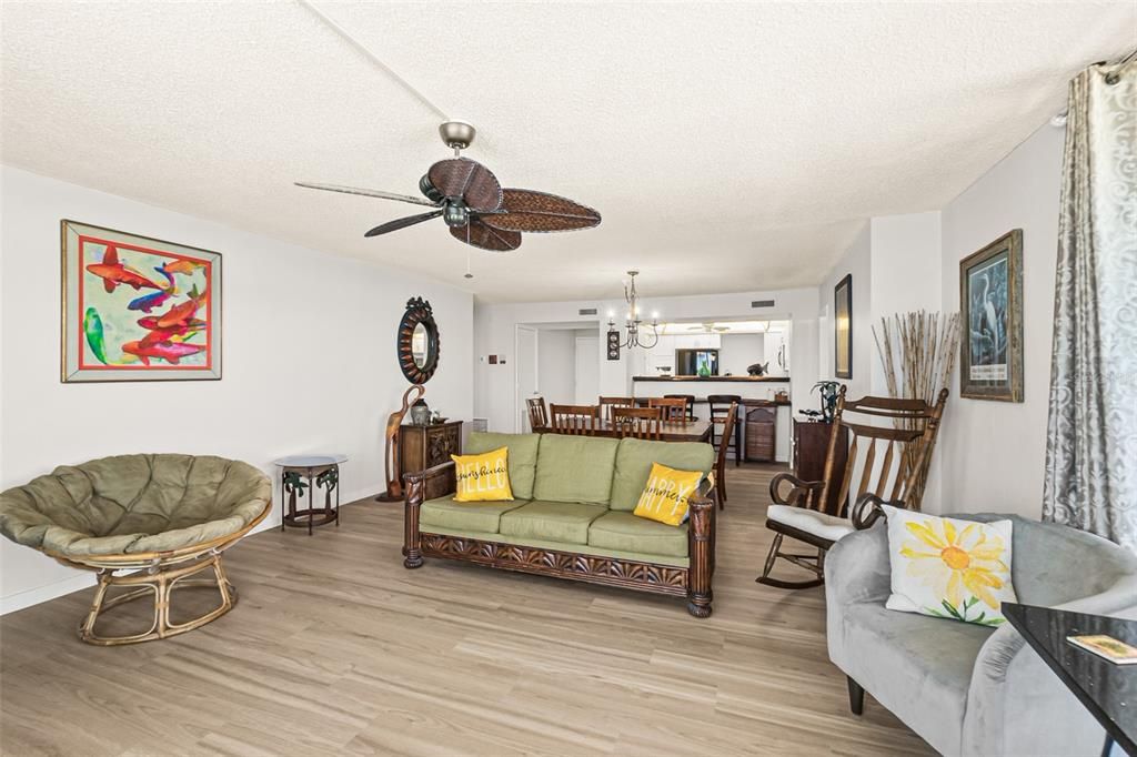 Active With Contract: $449,900 (2 beds, 2 baths, 1347 Square Feet)