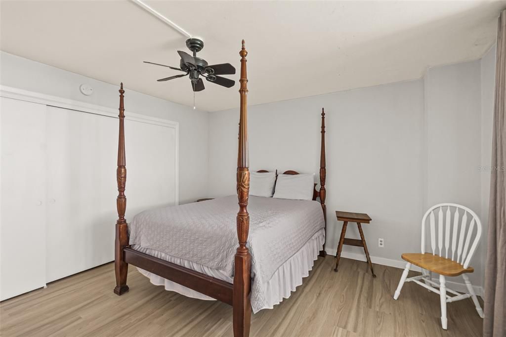Active With Contract: $449,900 (2 beds, 2 baths, 1347 Square Feet)
