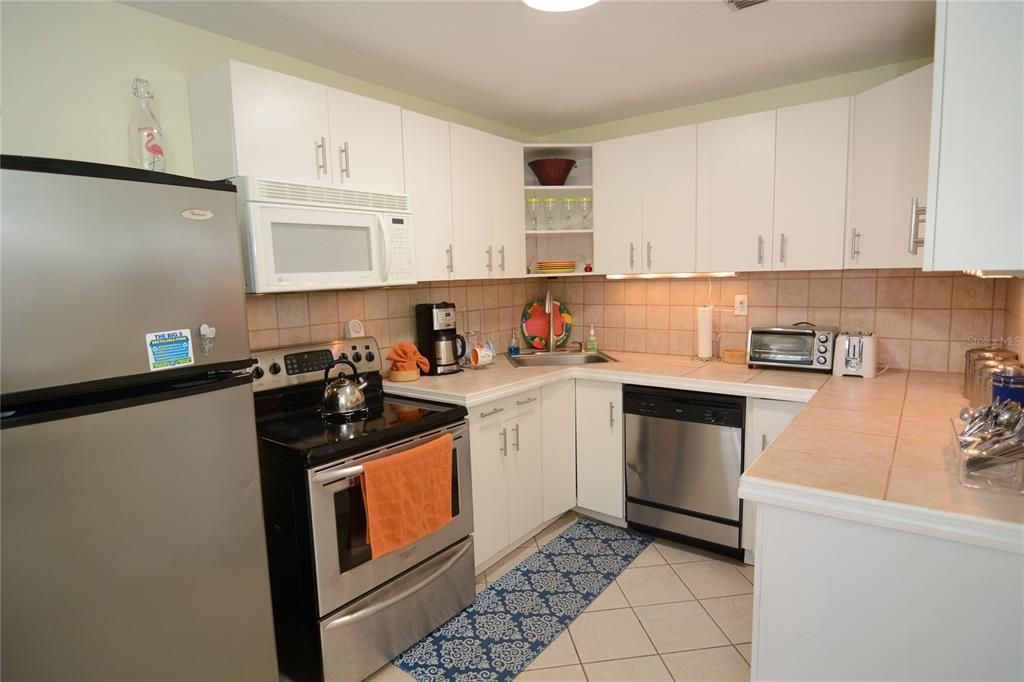 For Sale: $389,000 (2 beds, 1 baths, 973 Square Feet)