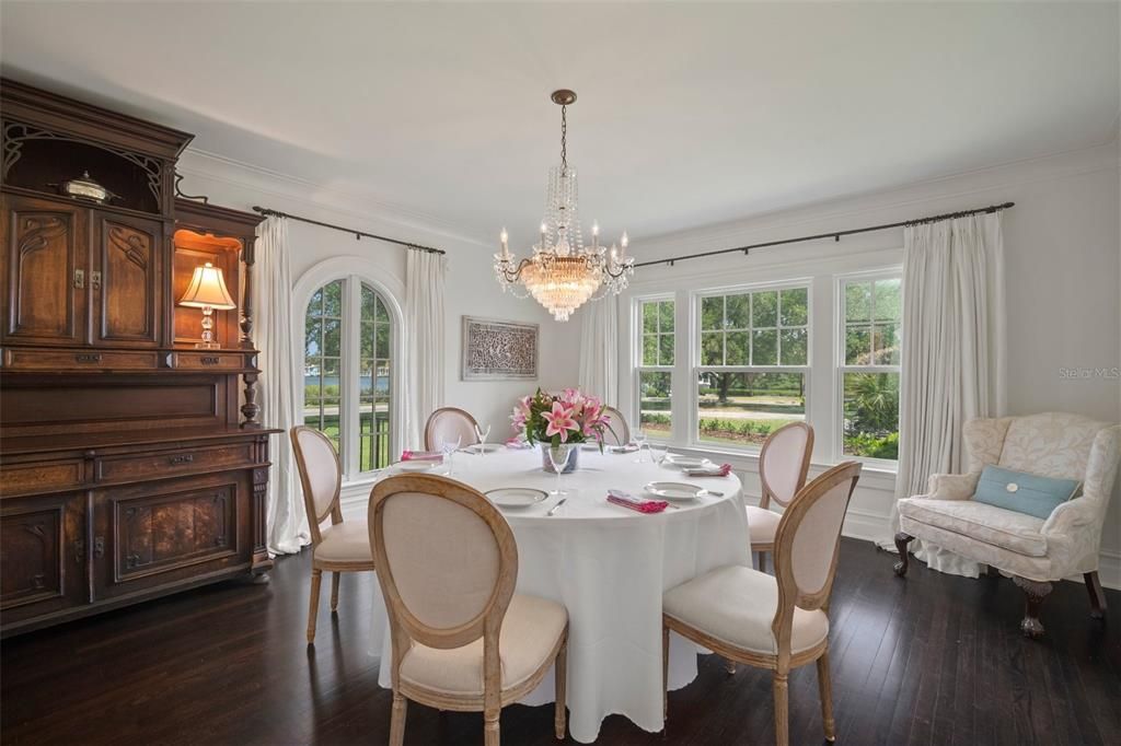 LARGE FORMAL DINING OVERLOOKING THE BAY