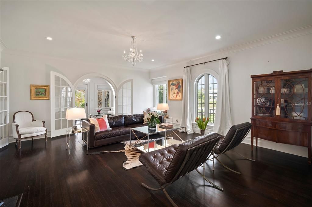 GRACIOUS LIVING ROOM OVERLOOKS THE WATER