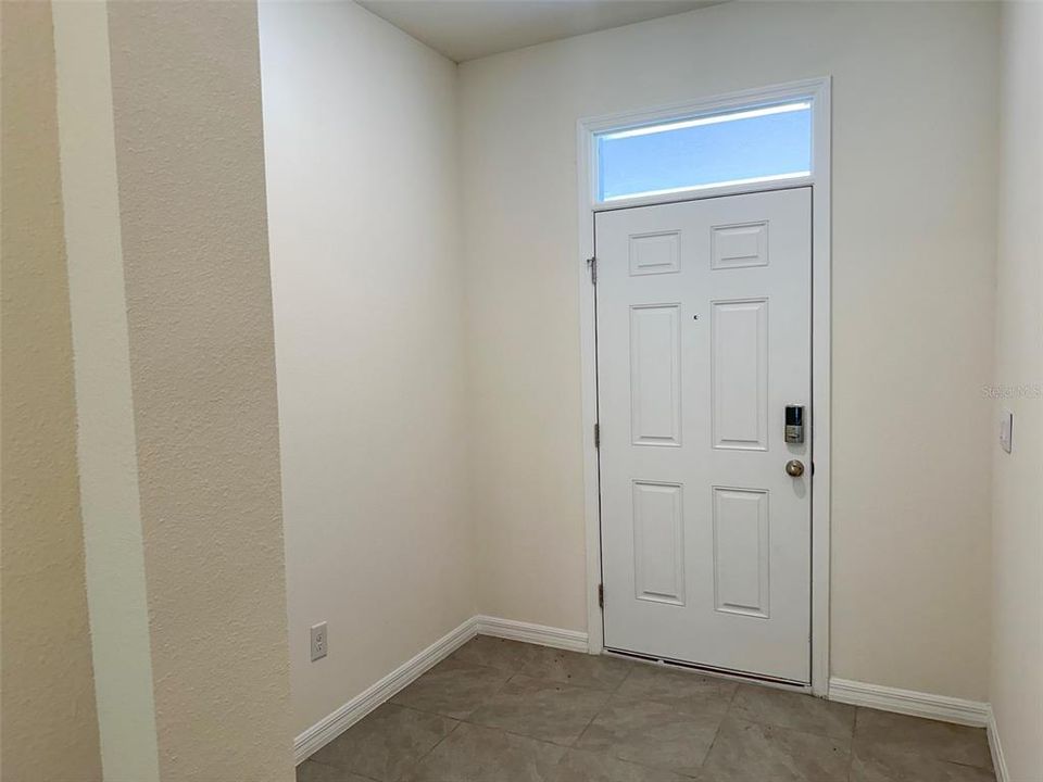 For Rent: $2,200 (3 beds, 2 baths, 1776 Square Feet)