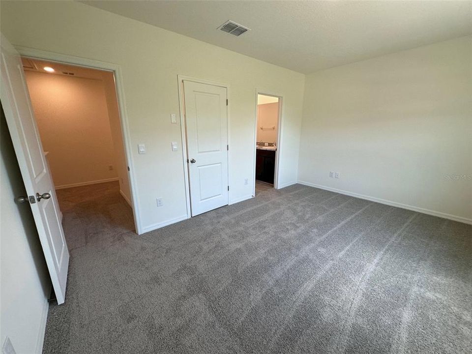 For Rent: $2,200 (3 beds, 2 baths, 1776 Square Feet)