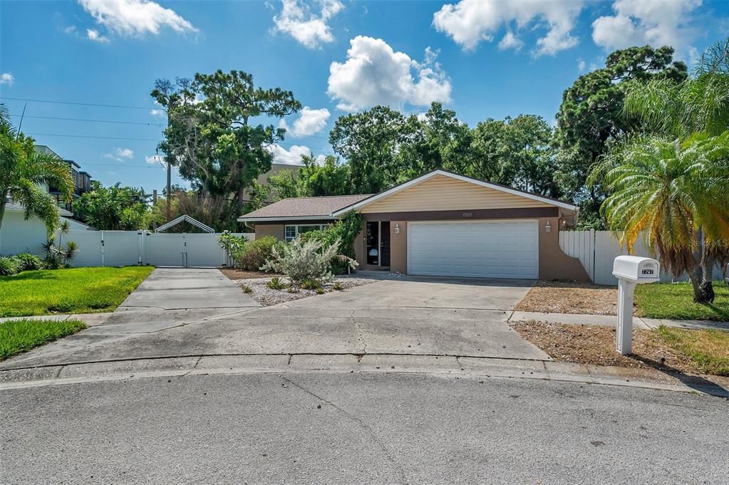 Active With Contract: $525,000 (3 beds, 2 baths, 1962 Square Feet)