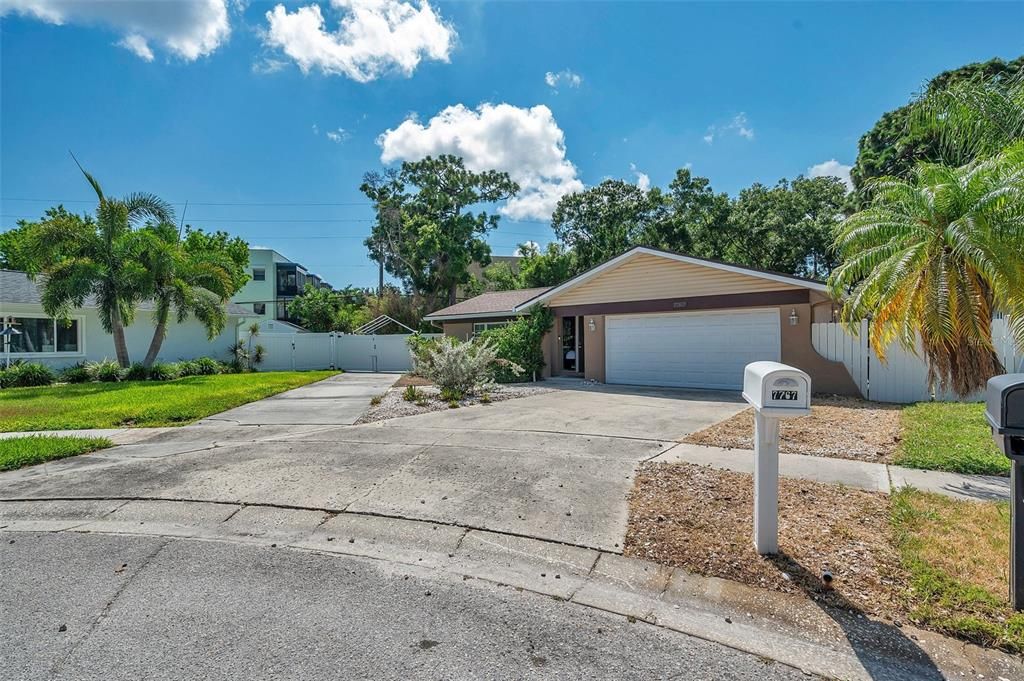 Active With Contract: $525,000 (3 beds, 2 baths, 1962 Square Feet)