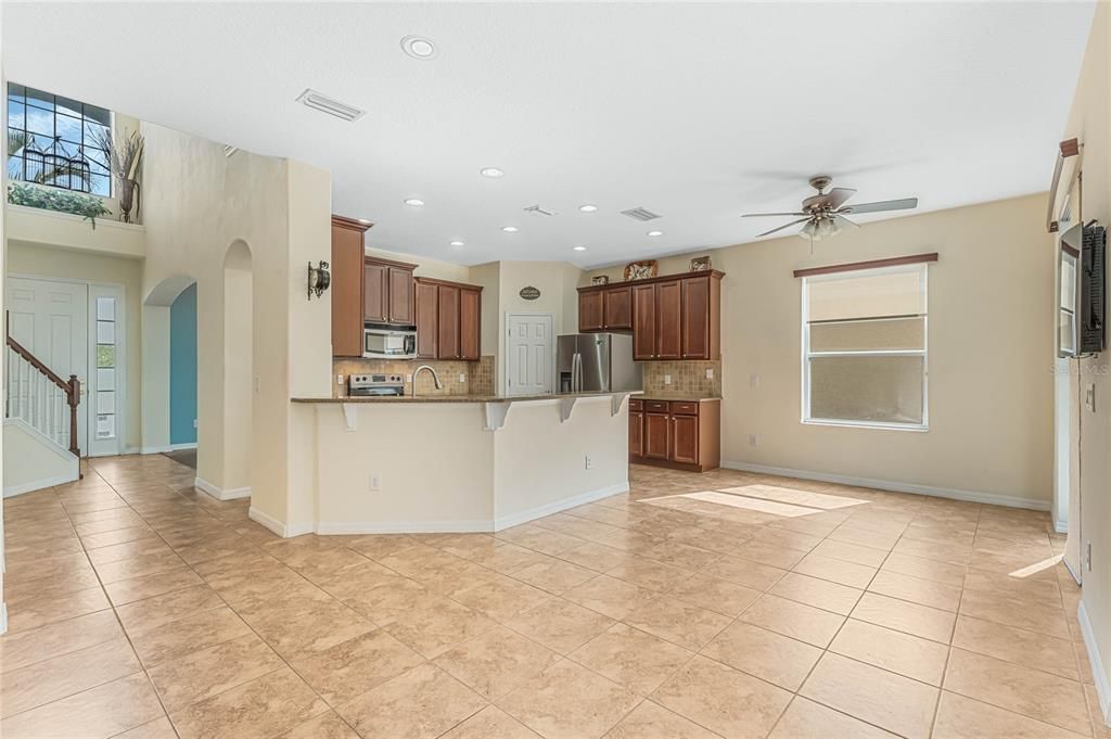 Active With Contract: $3,500 (5 beds, 3 baths, 3203 Square Feet)