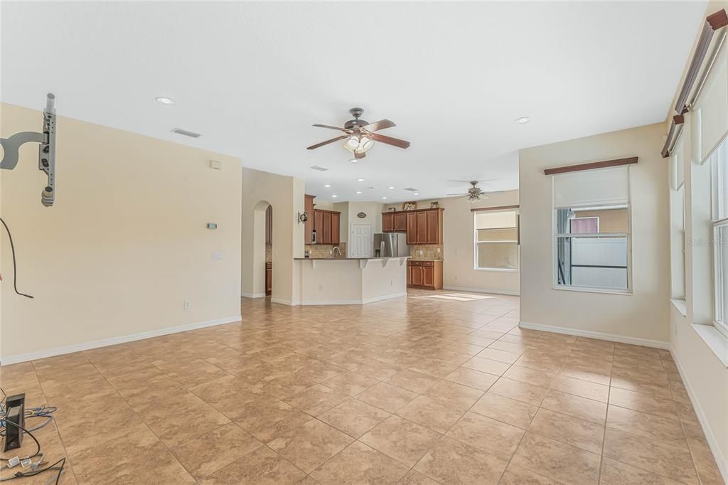 Active With Contract: $3,500 (5 beds, 3 baths, 3203 Square Feet)