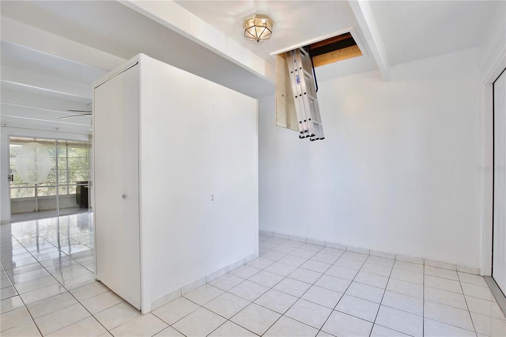 Active With Contract: $89,000 (1 beds, 1 baths, 648 Square Feet)