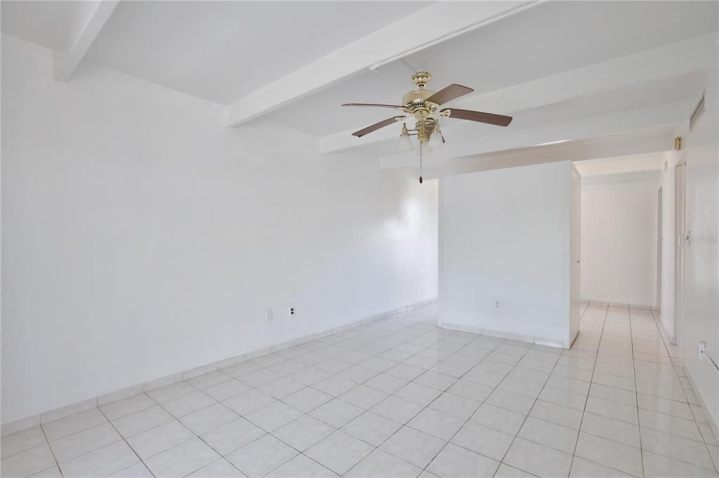 Active With Contract: $89,000 (1 beds, 1 baths, 648 Square Feet)