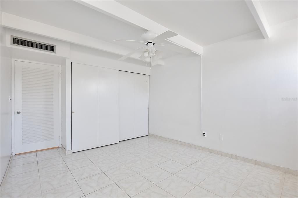 Active With Contract: $89,000 (1 beds, 1 baths, 648 Square Feet)