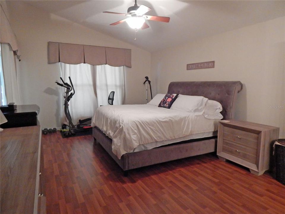 For Rent: $3,300 (4 beds, 2 baths, 2310 Square Feet)