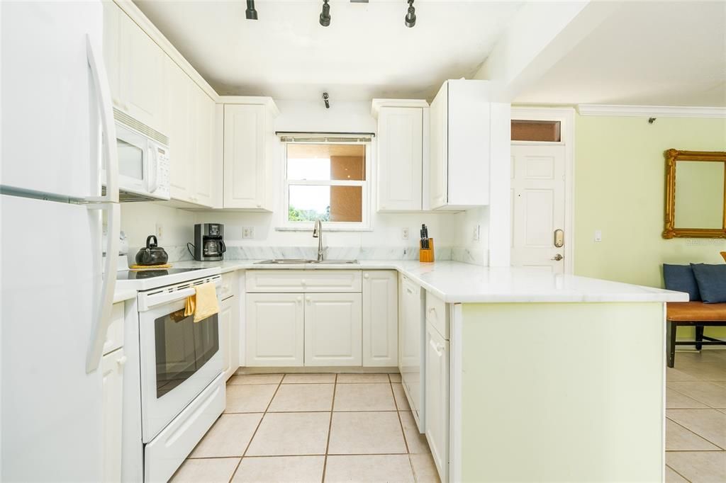 For Sale: $260,000 (2 beds, 2 baths, 1174 Square Feet)