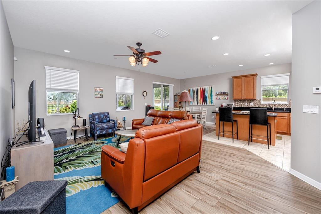 Active With Contract: $405,000 (4 beds, 2 baths, 1864 Square Feet)