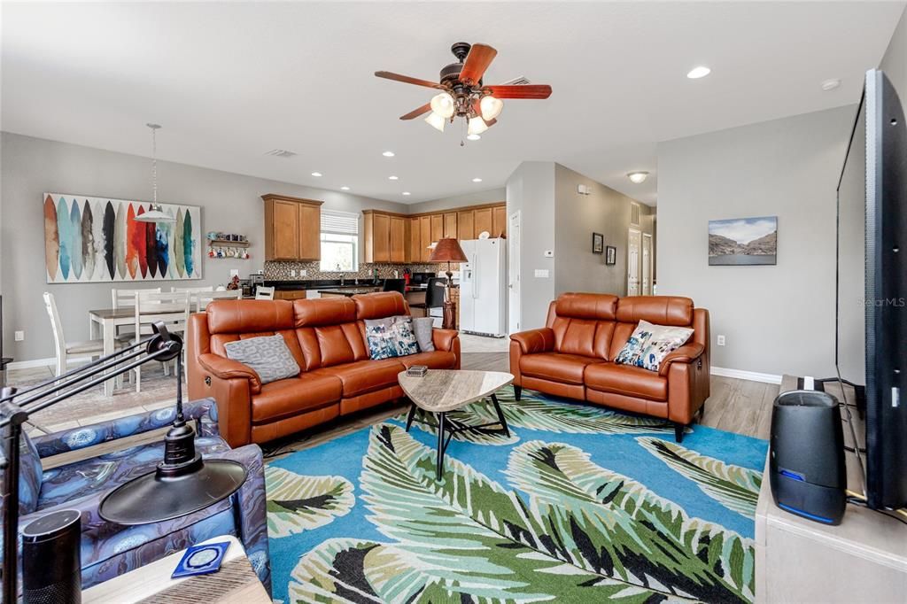 Active With Contract: $405,000 (4 beds, 2 baths, 1864 Square Feet)