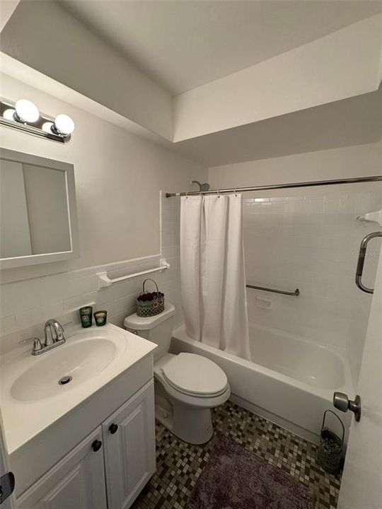 Active With Contract: $95,000 (1 beds, 1 baths, 640 Square Feet)