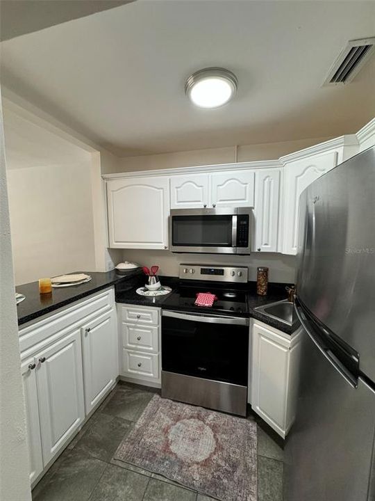 Active With Contract: $95,000 (1 beds, 1 baths, 640 Square Feet)