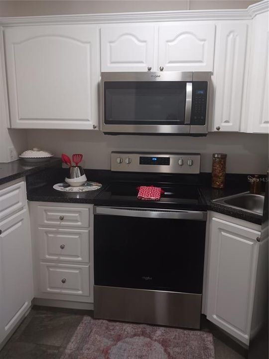 Active With Contract: $95,000 (1 beds, 1 baths, 640 Square Feet)