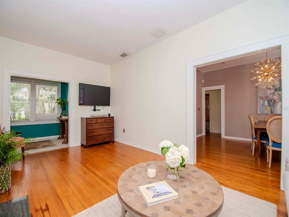 For Sale: $750,000 (2 beds, 2 baths, 1430 Square Feet)