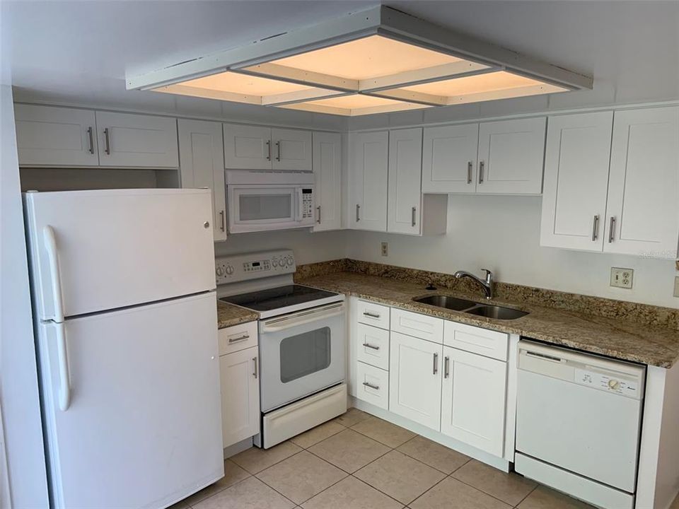 Active With Contract: $1,440 (2 beds, 2 baths, 942 Square Feet)