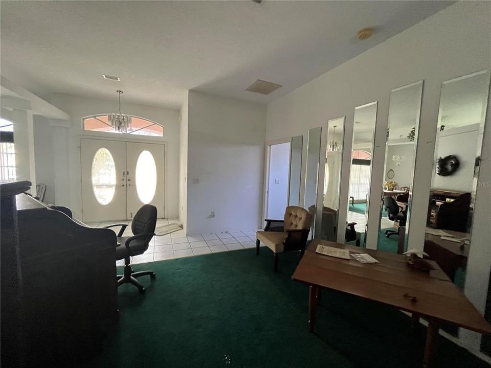 For Sale: $389,900 (3 beds, 2 baths, 2582 Square Feet)