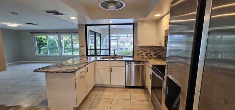 Recently Rented: $2,700 (2 beds, 2 baths, 1700 Square Feet)