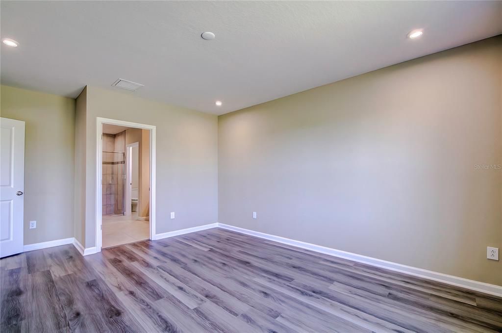 Active With Contract: $380,000 (3 beds, 2 baths, 1549 Square Feet)