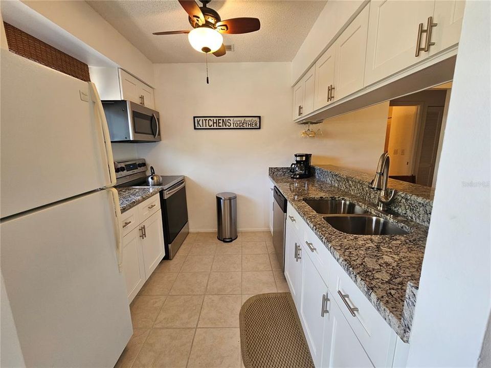 For Rent: $2,200 (2 beds, 1 baths, 723 Square Feet)