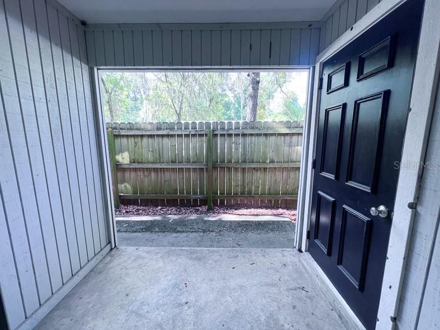 For Rent: $1,250 (2 beds, 1 baths, 904 Square Feet)