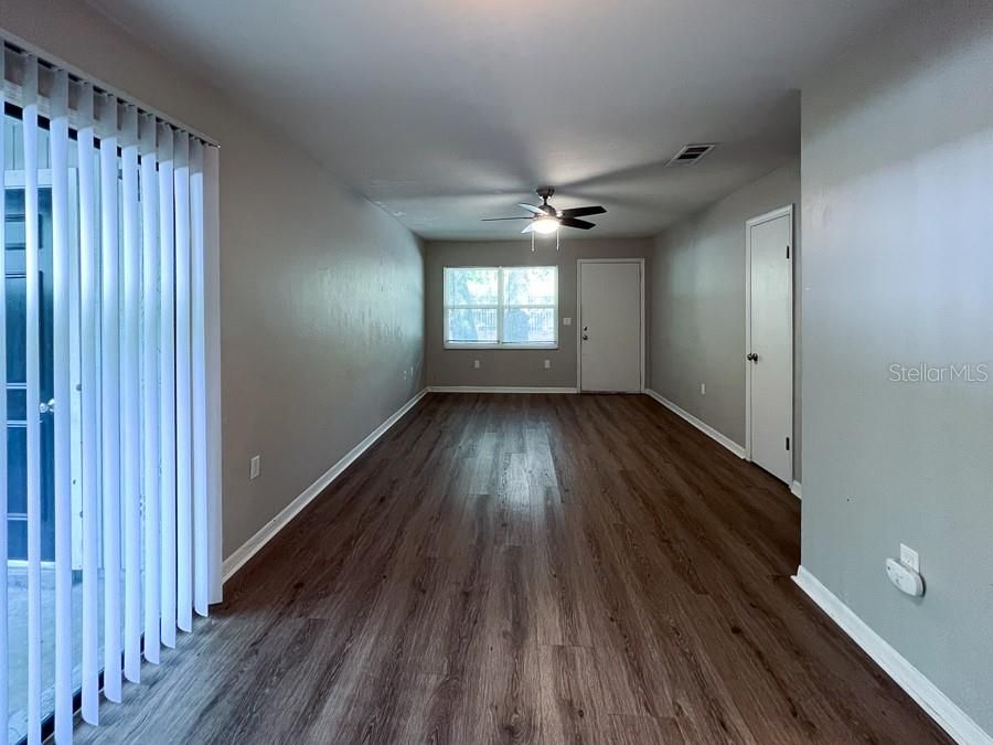 For Rent: $1,250 (2 beds, 1 baths, 904 Square Feet)