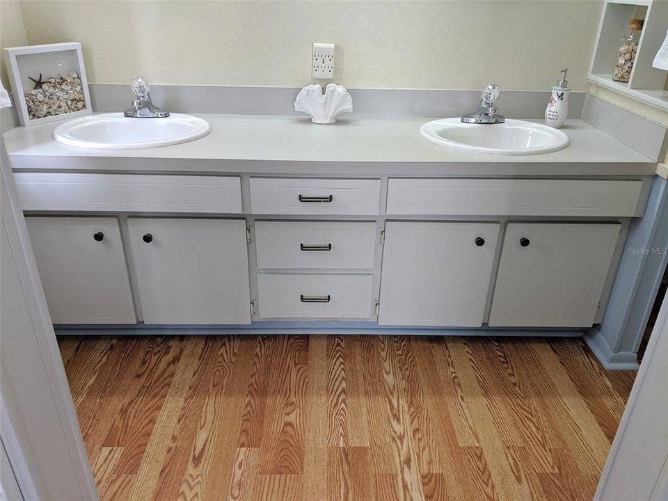 MASTER BATH DUAL SINKS