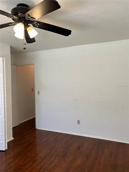 For Sale: $175,900 (2 beds, 1 baths, 980 Square Feet)