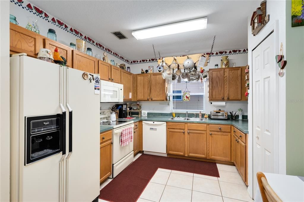 For Sale: $350,000 (3 beds, 2 baths, 1468 Square Feet)