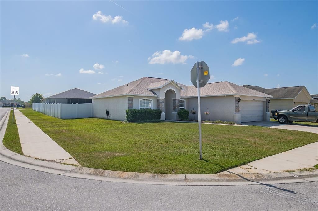 Active With Contract: $284,900 (3 beds, 2 baths, 1353 Square Feet)