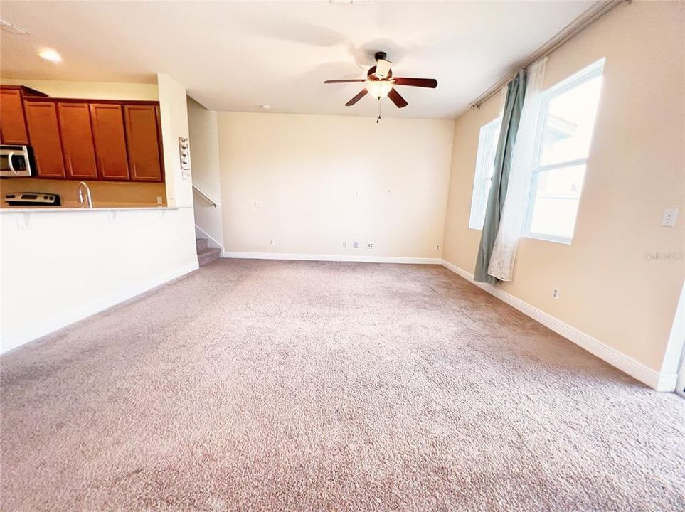 Recently Rented: $2,300 (3 beds, 2 baths, 1701 Square Feet)