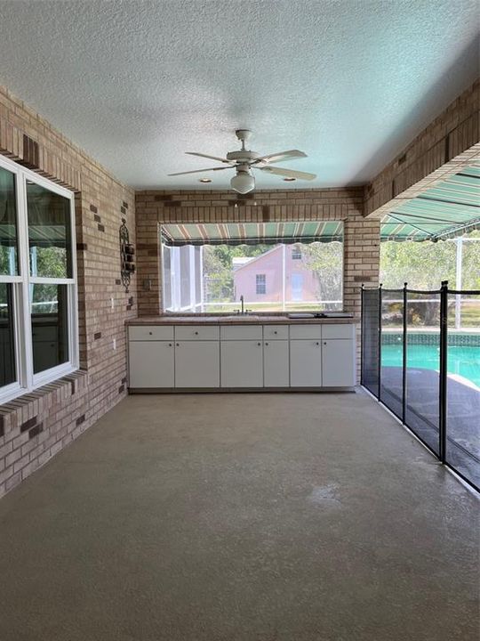 covered/ screened pool area