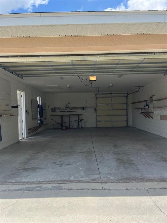 2 door detached garage/workshop