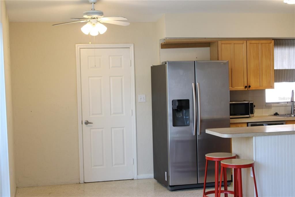For Sale: $299,900 (2 beds, 2 baths, 1040 Square Feet)