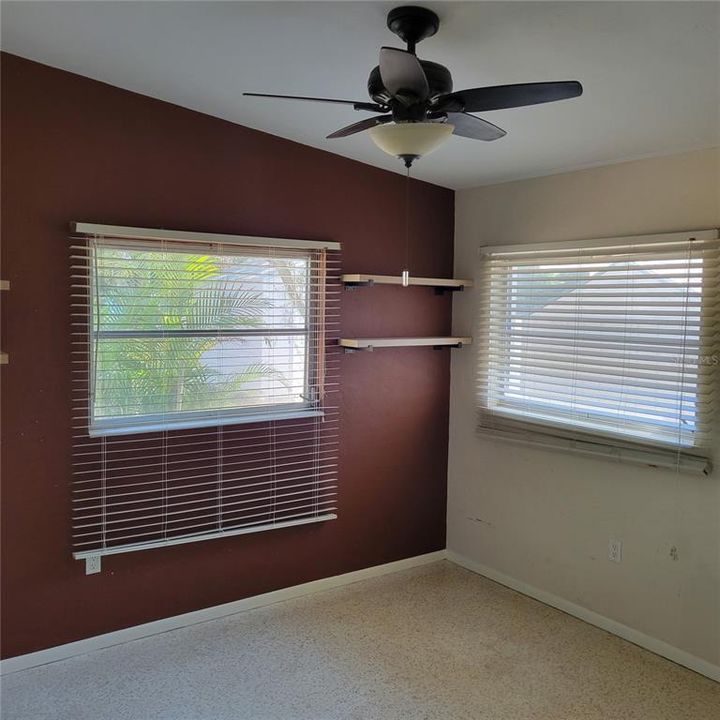 For Sale: $299,900 (2 beds, 2 baths, 1040 Square Feet)