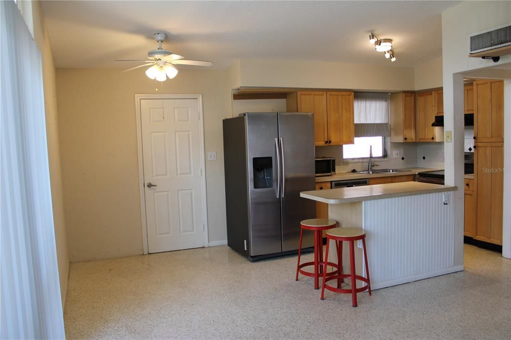 For Sale: $299,900 (2 beds, 2 baths, 1040 Square Feet)