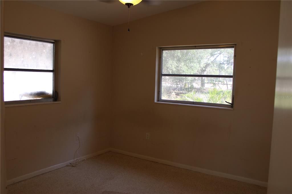 For Sale: $299,900 (2 beds, 2 baths, 1040 Square Feet)