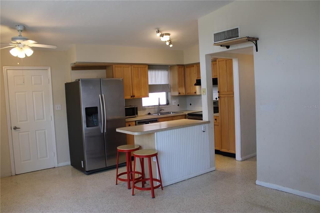 For Sale: $299,900 (2 beds, 2 baths, 1040 Square Feet)