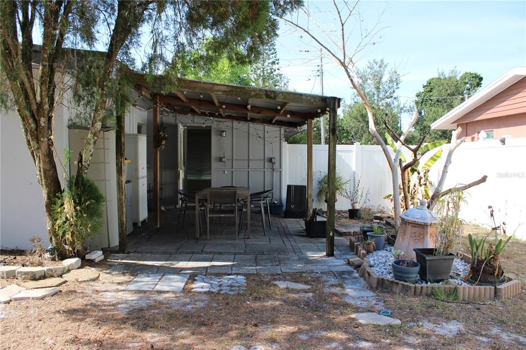 For Sale: $299,900 (2 beds, 2 baths, 1040 Square Feet)