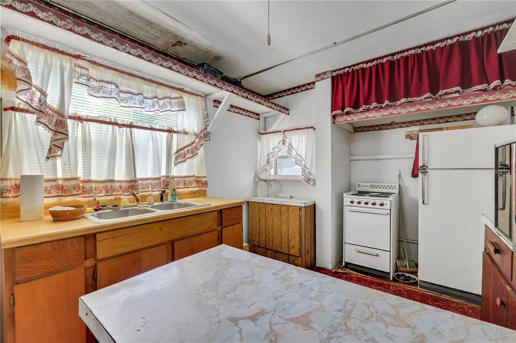 For Sale: $160,000 (0 beds, 0 baths, 1968 Square Feet)