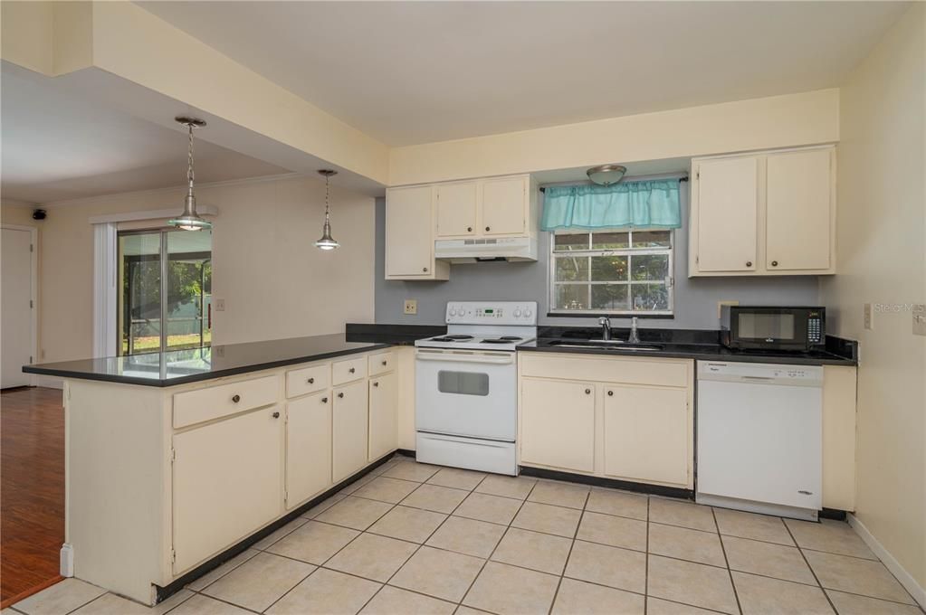 For Sale: $415,000 (4 beds, 2 baths, 1813 Square Feet)