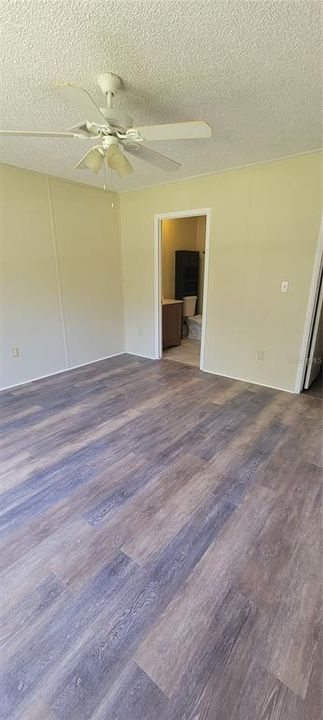 Active With Contract: $159,900 (3 beds, 2 baths, 1080 Square Feet)